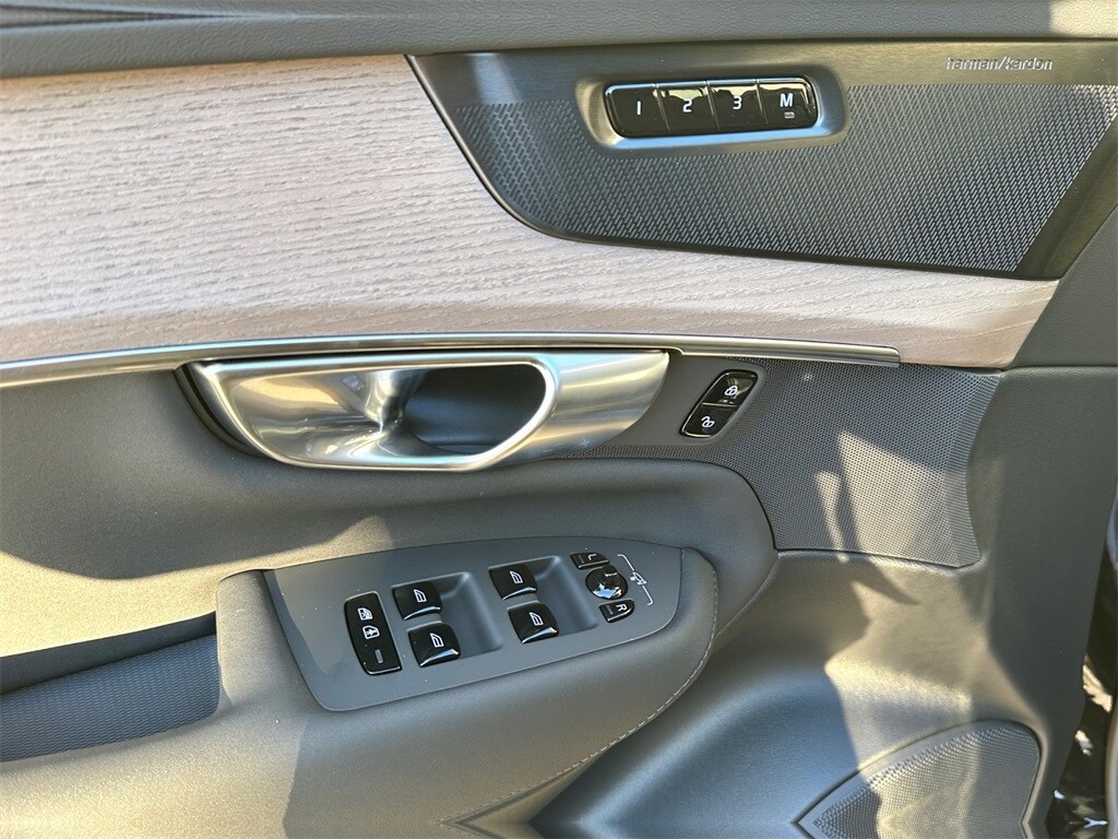 2026 Volvo XC90 Plus - Photo 13