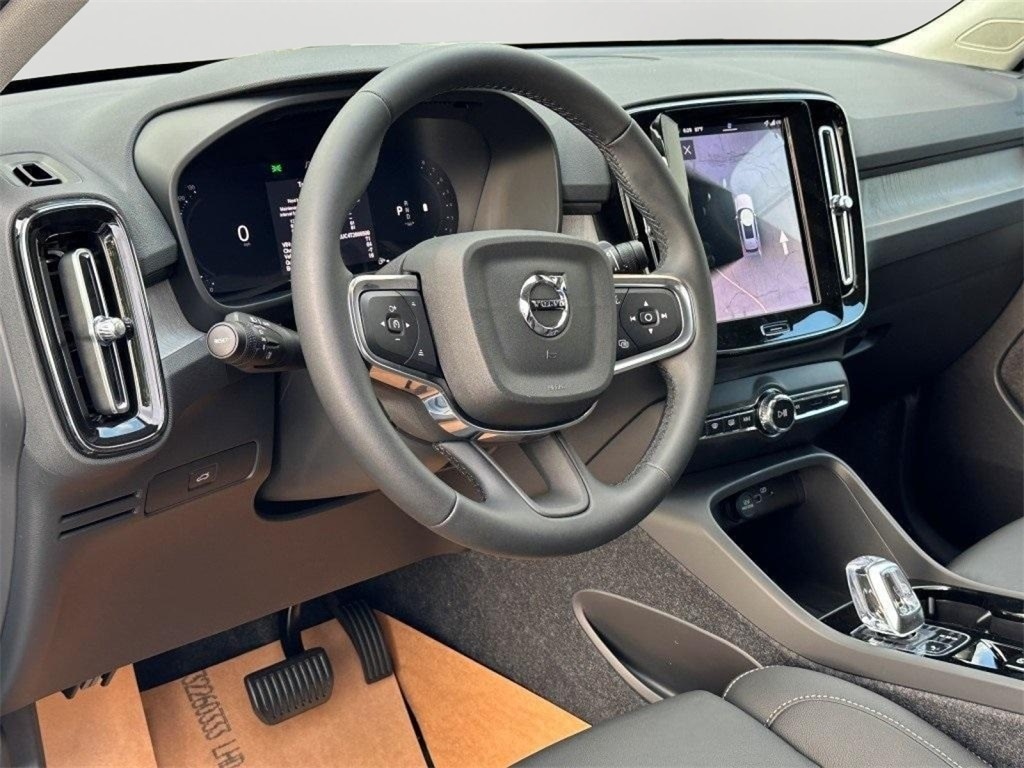 2026 Volvo XC40 Plus - Photo 17