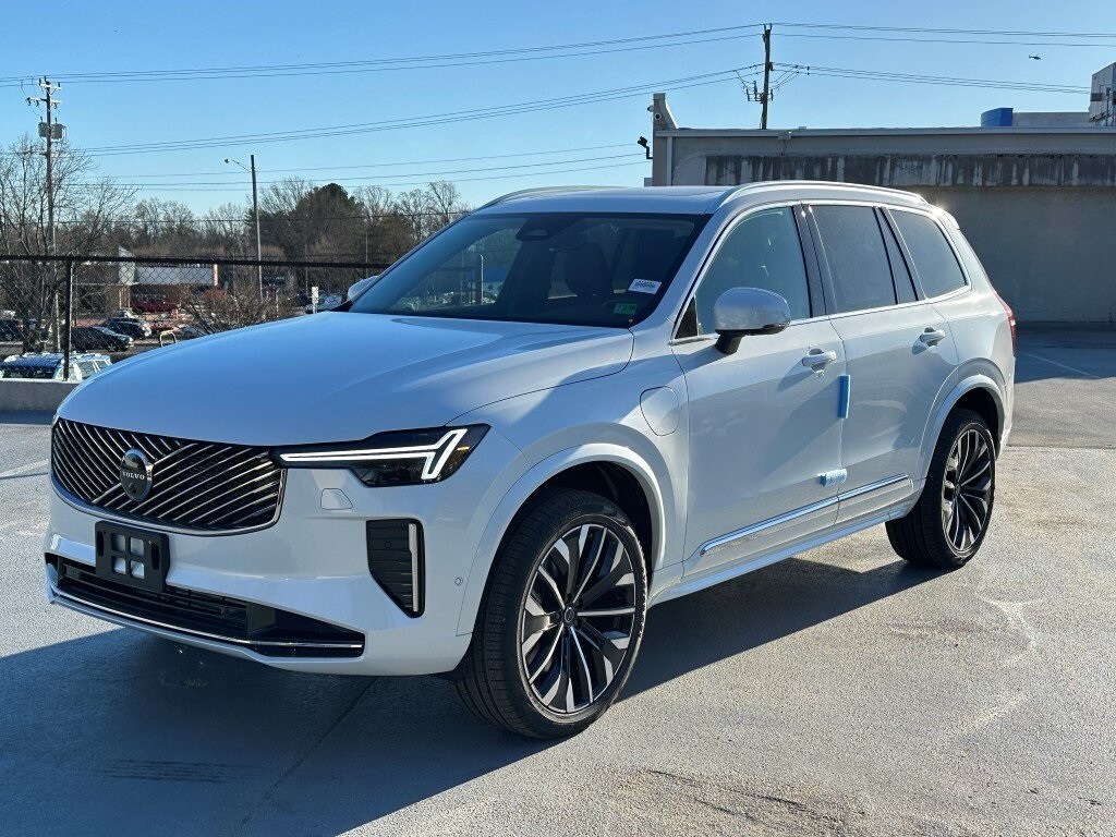 2025 Volvo XC90 T8 Plus photo 2