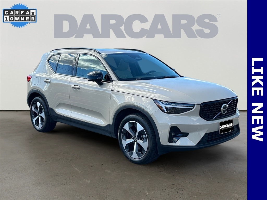 New 2025 Volvo XC40 B5 Plus Dark Theme SUV