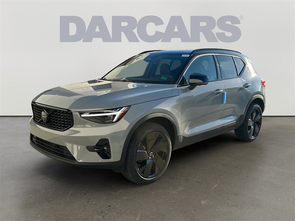 2026 Volvo XC40 AWD photo 2