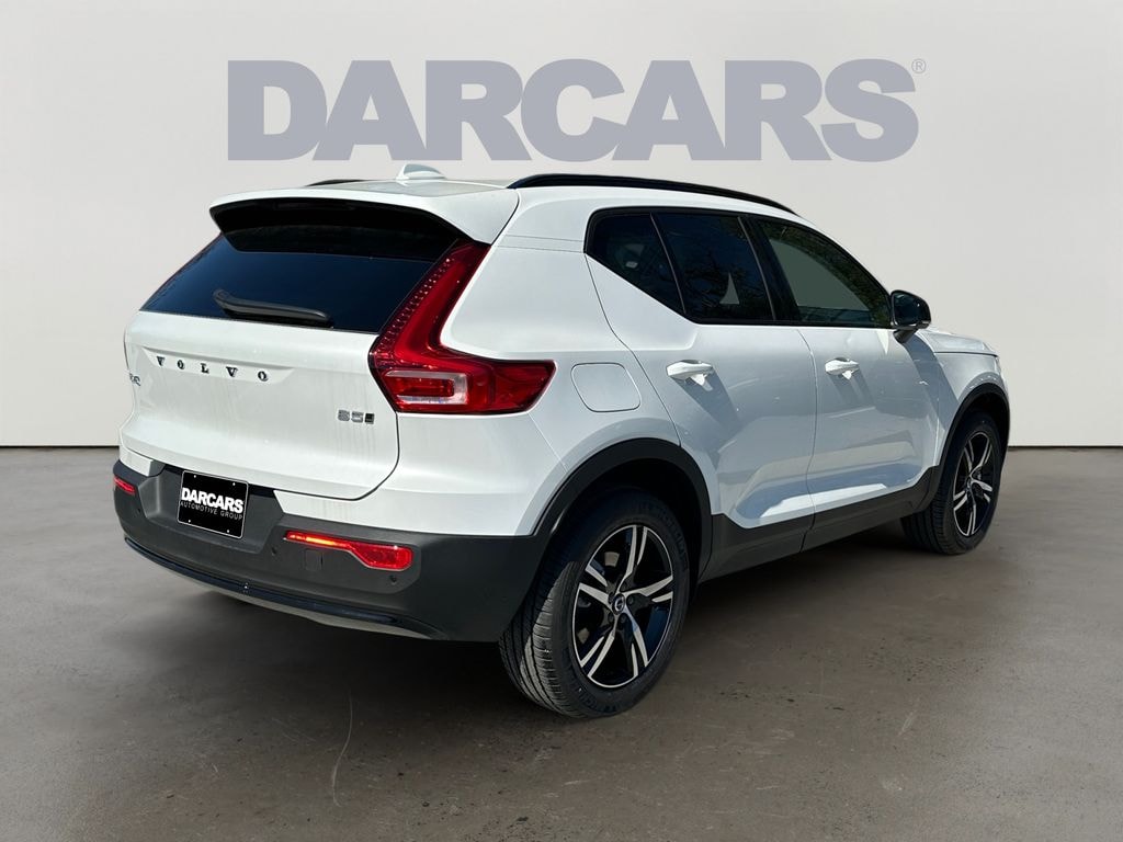New 2026 Volvo XC40 B5 Core SUV