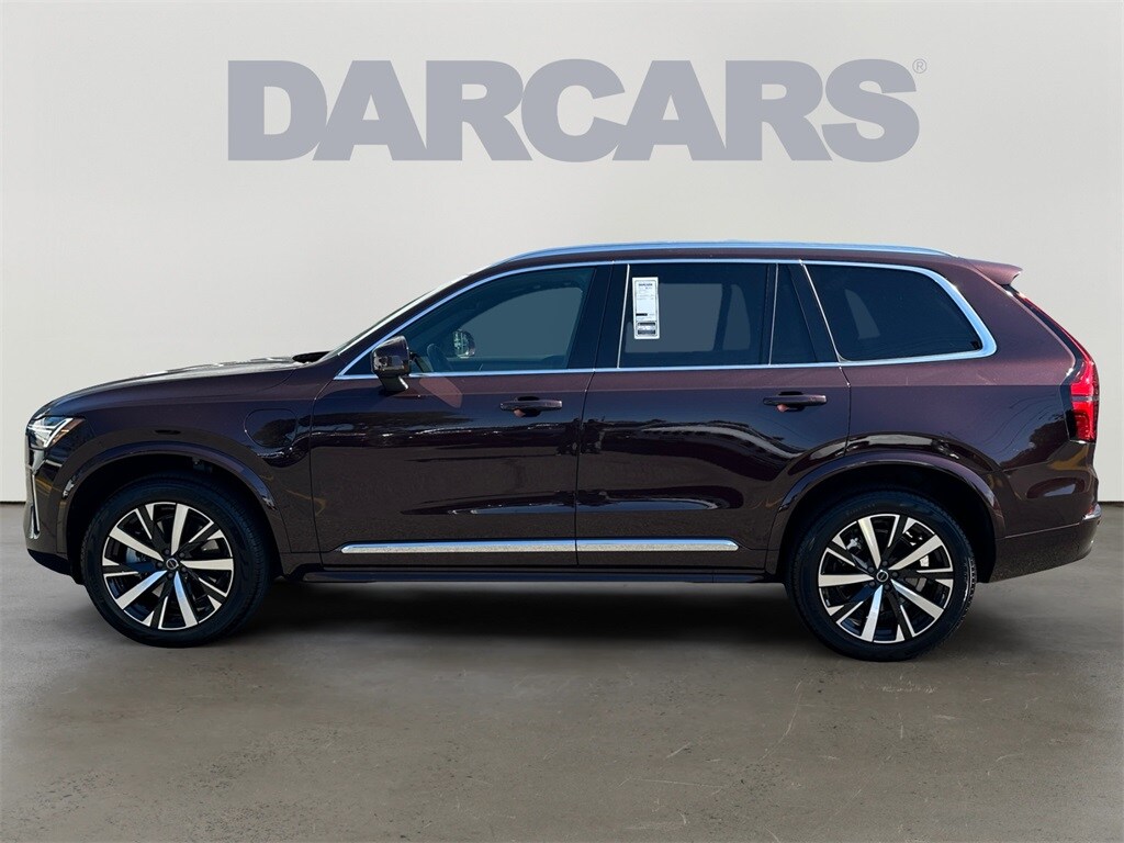 2025 Volvo XC90 T8 Core photo 2