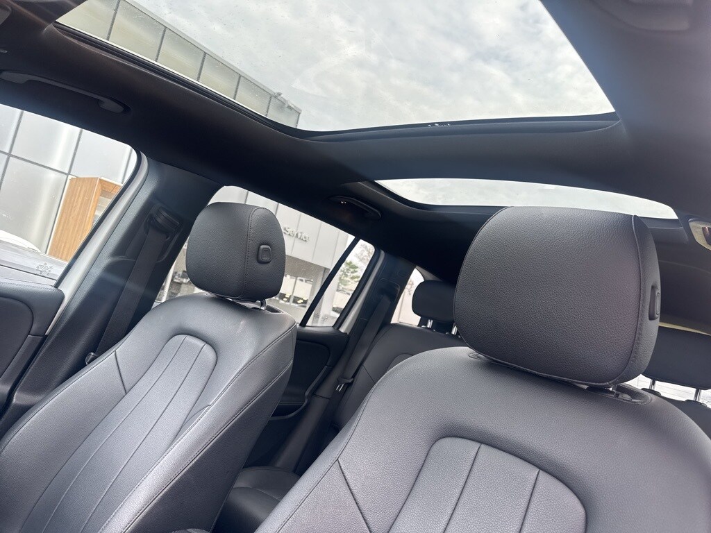 2022 Mercedes Benz GLB 250 4MATIC photo 3