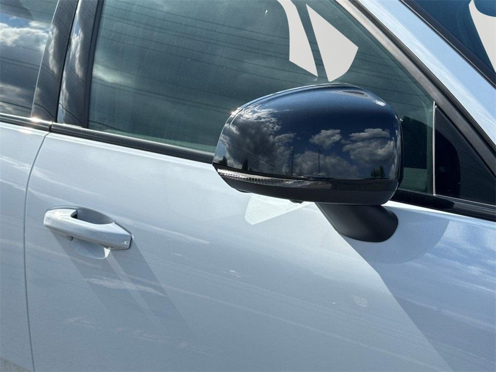 2026 Volvo XC40 Plus - Photo 9