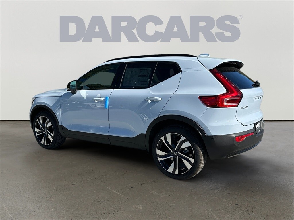 2026 Volvo XC40 photo 3