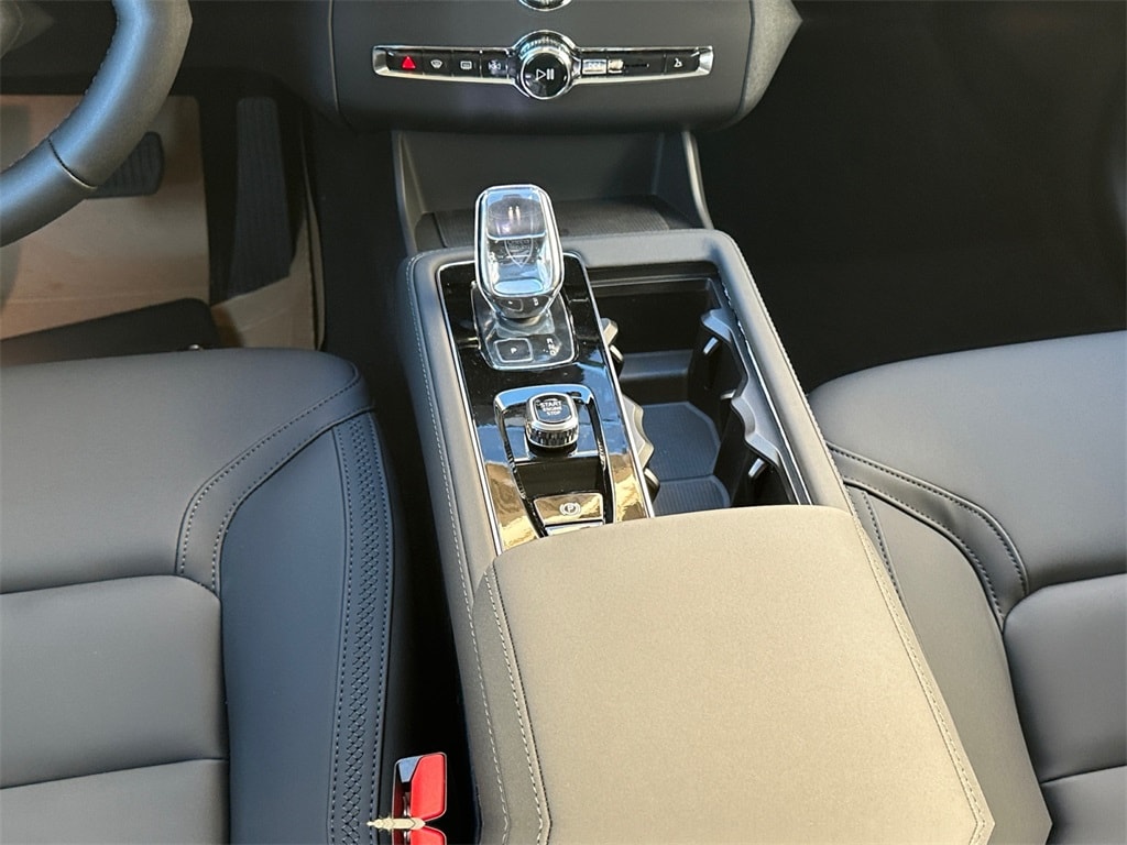 2026 Volvo XC90 Plus - Photo 12