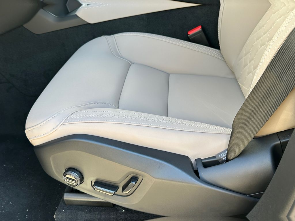 2026 Volvo XC90 Plus - Photo 15