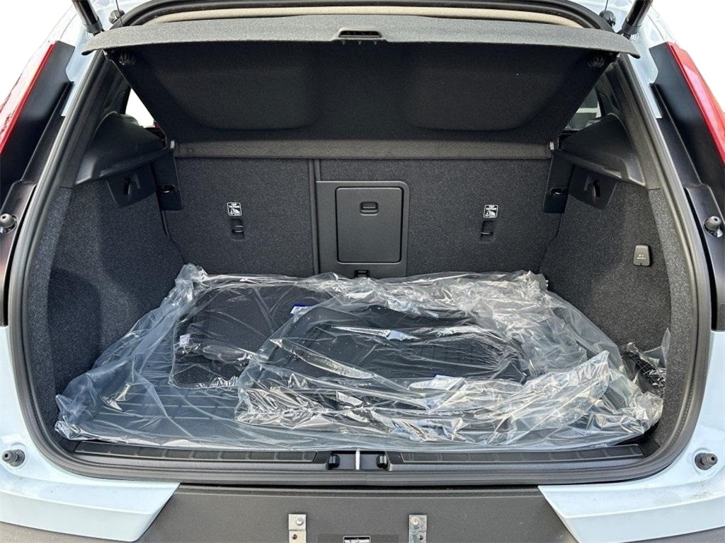 2026 Volvo XC40 Plus - Photo 6