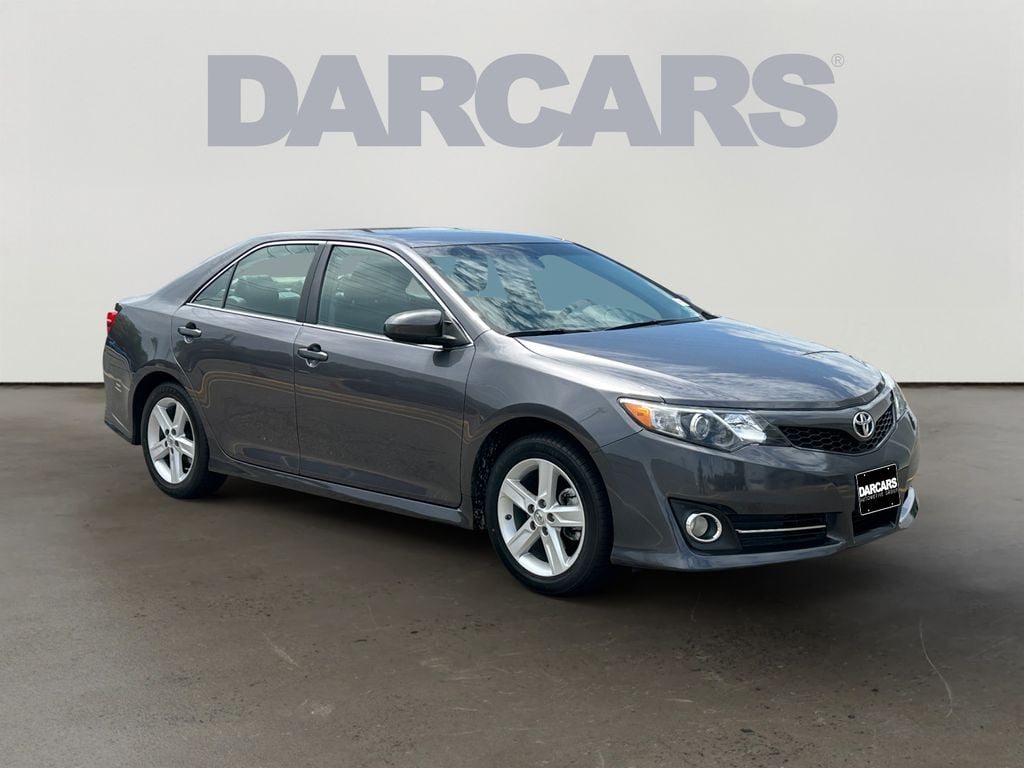 Used 2014 Toyota Camry SE Sedan