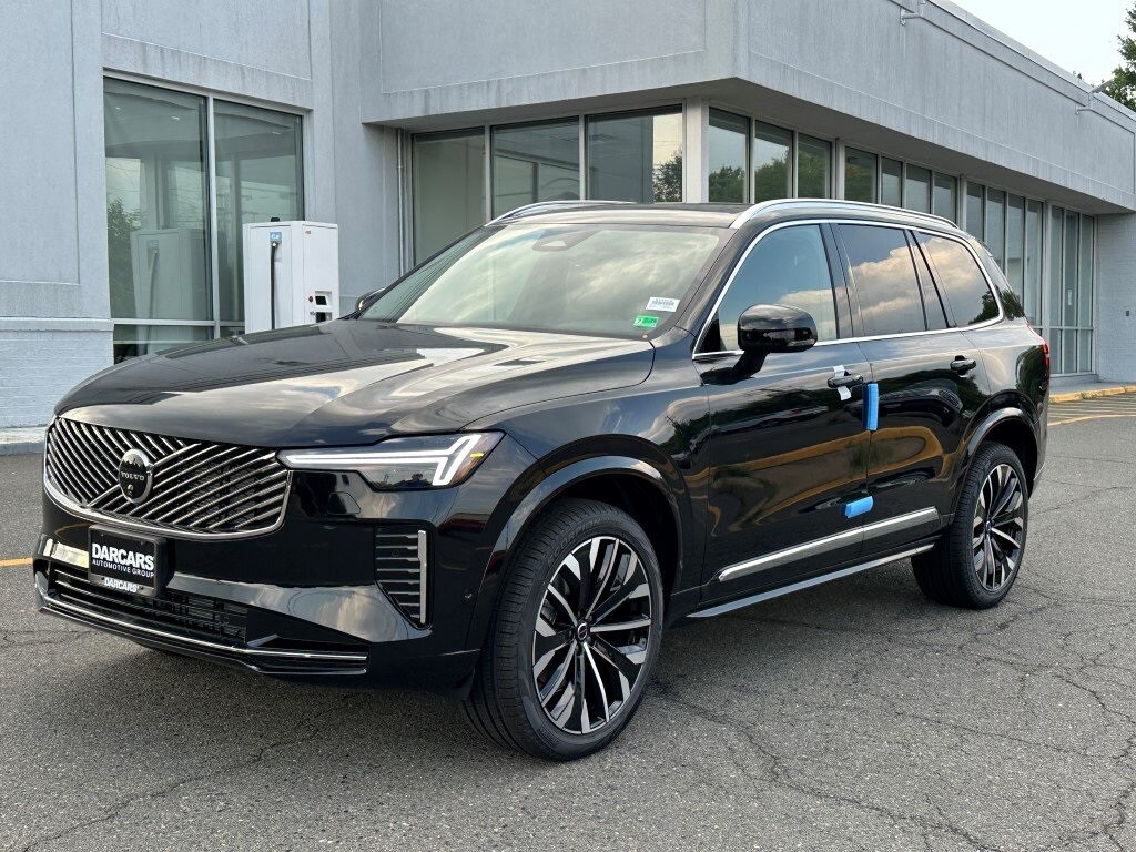 2026 Volvo XC90 B5 Plus photo 2