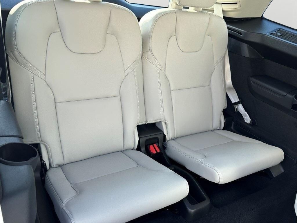 2026 Volvo XC90 Ultra - Photo 13