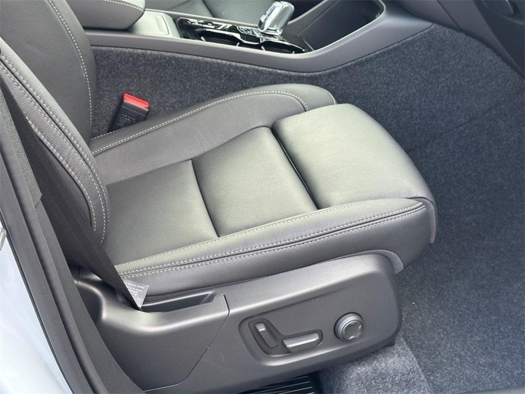 2026 Volvo XC40 Plus - Photo 11