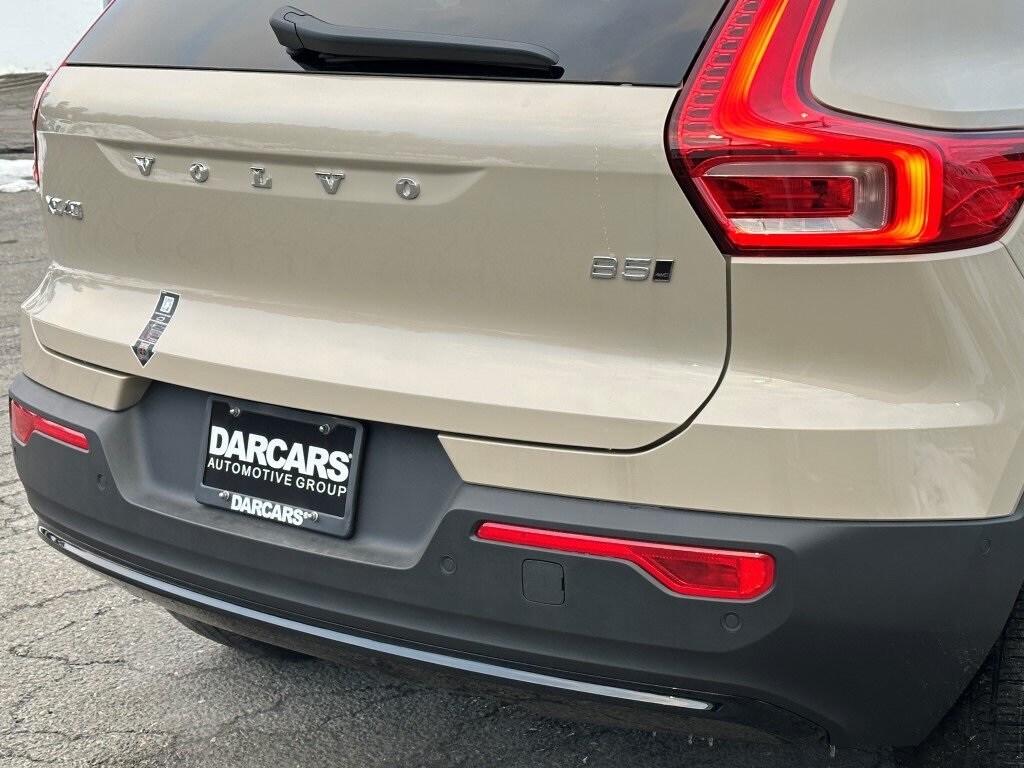 2025 Volvo XC40 photo 3