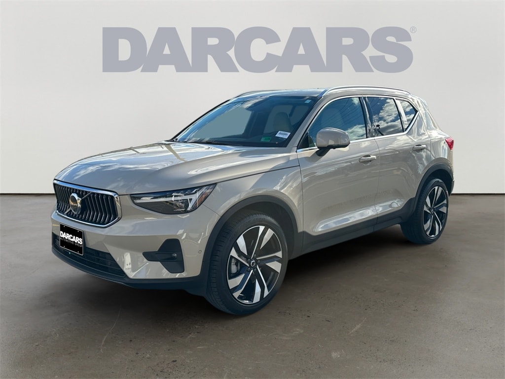Used 2025 Volvo XC40 B5 Ultra Bright Theme SUV