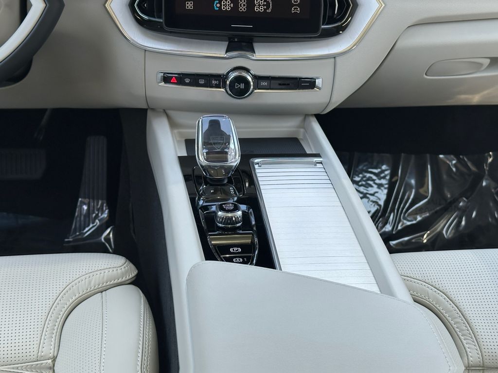 2026 Volvo XC60 Ultra - Photo 13