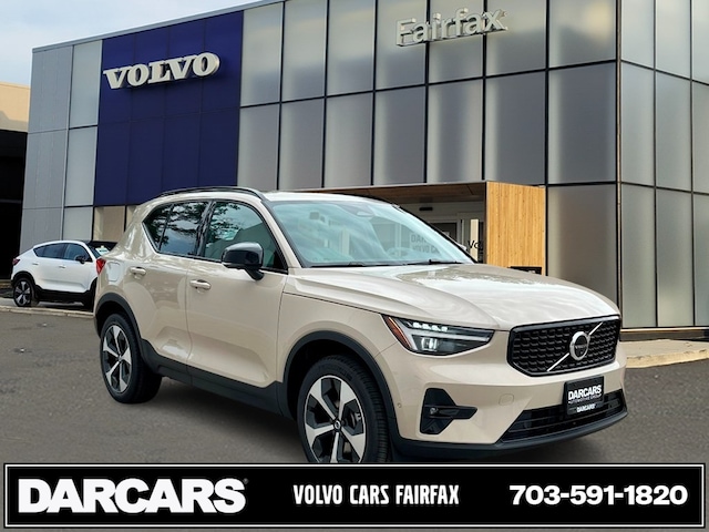2025 Volvo XC40 B5 Plus Dark Theme SUV