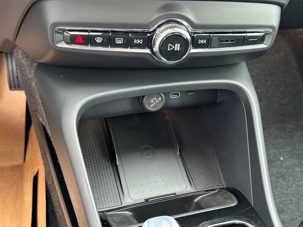 2026 Volvo XC40 Ultra - Photo 18