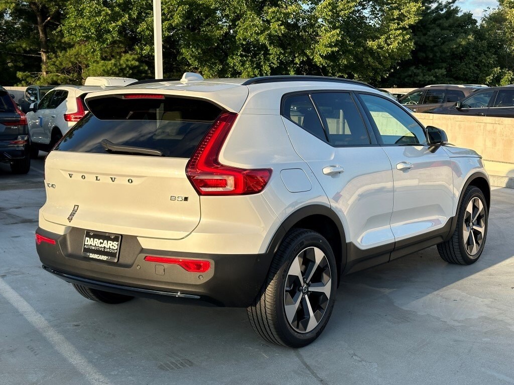 2025 Volvo XC40 Plus photo 4
