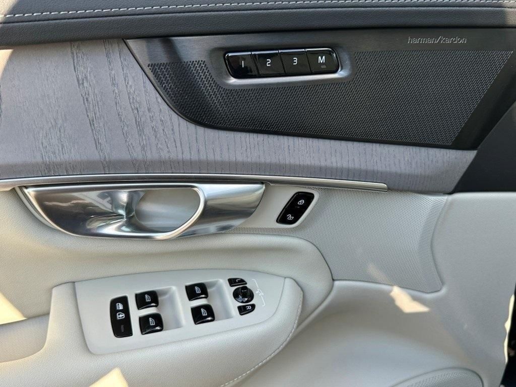 2026 Volvo XC90 Ultra - Photo 14