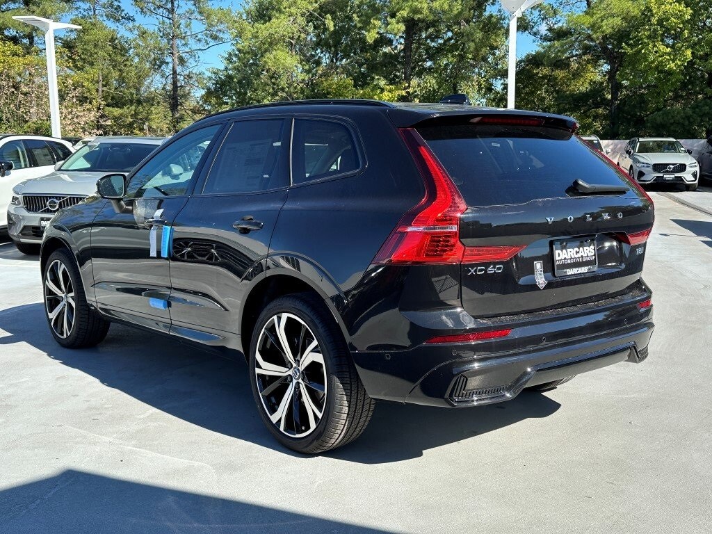 2025 Volvo XC60 B5 photo 3