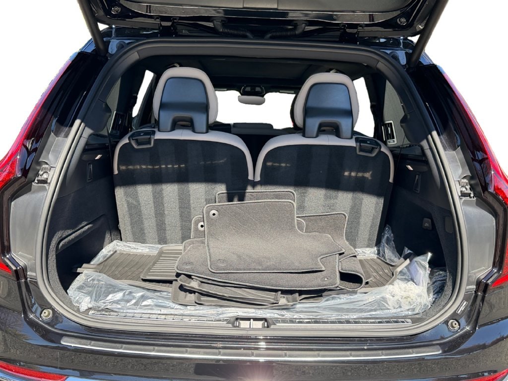 2026 Volvo XC90 Plus - Photo 11