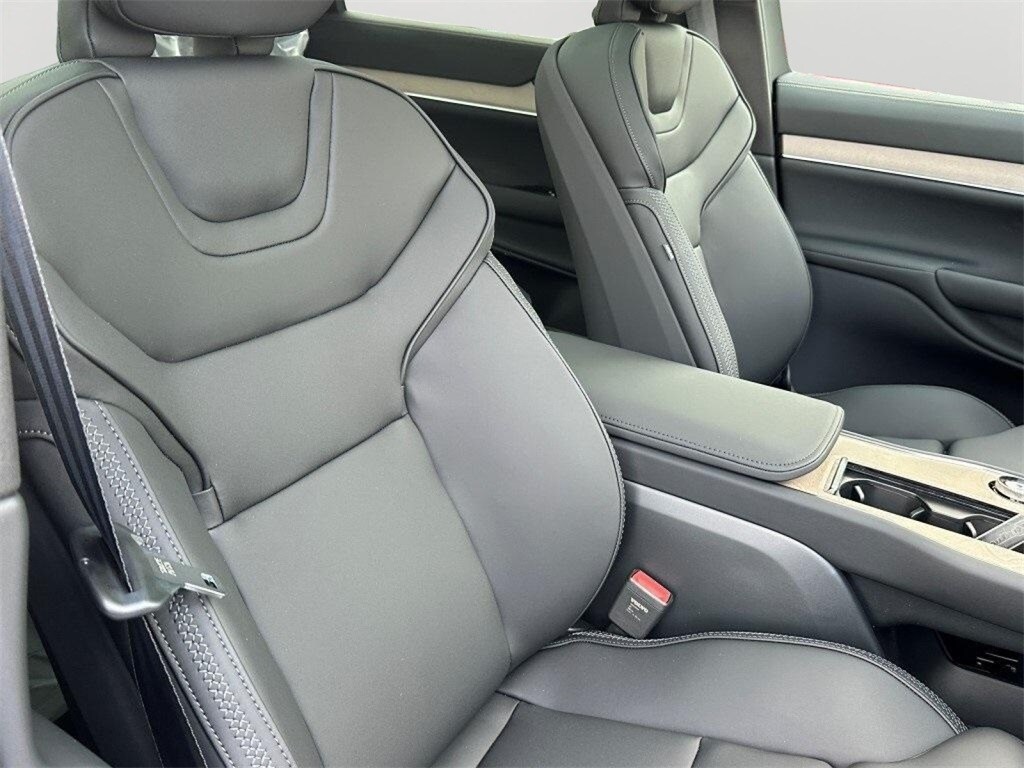 2025 Volvo EX90 Plus - Photo 12