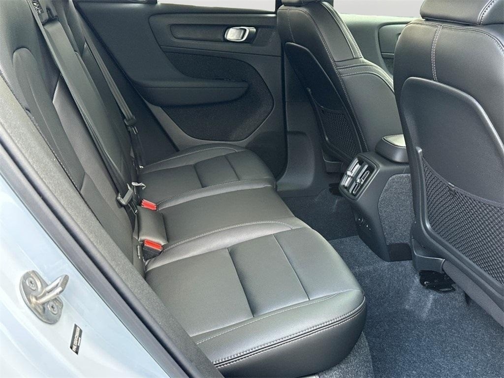 2026 Volvo XC40 Plus - Photo 14