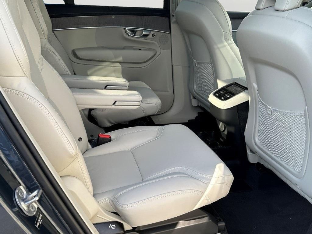 2026 Volvo XC90 Ultra - Photo 12