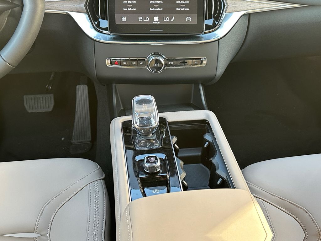 2026 Volvo XC90 Plus - Photo 12