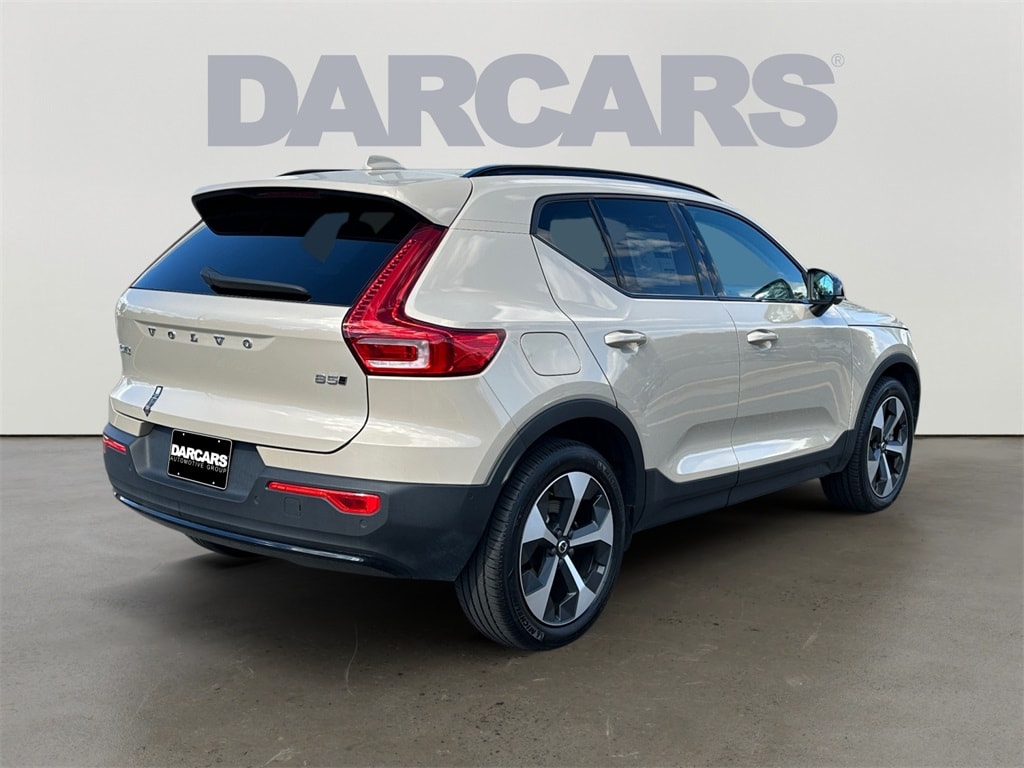 New 2025 Volvo XC40 B5 Plus Dark Theme SUV