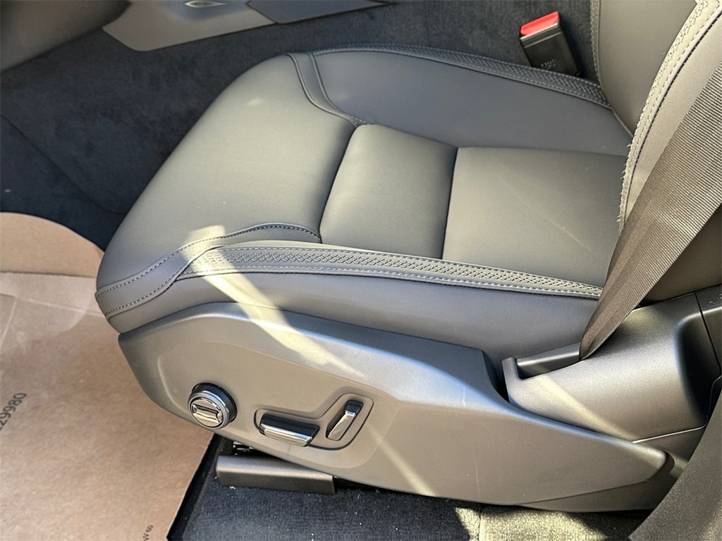2026 Volvo XC90 Plus - Photo 15