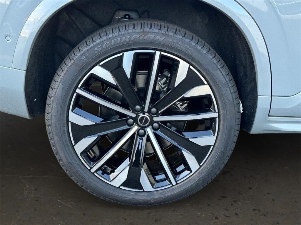 2026 Volvo XC90 Plus - Photo 9