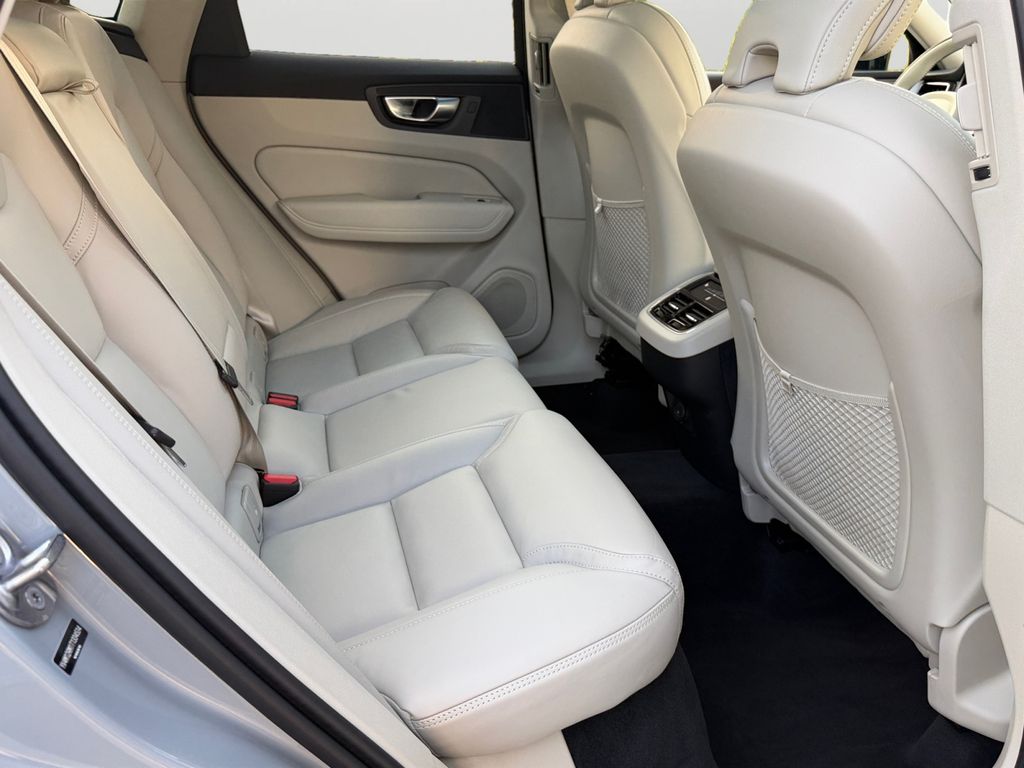2026 Volvo XC60 Ultra - Photo 9