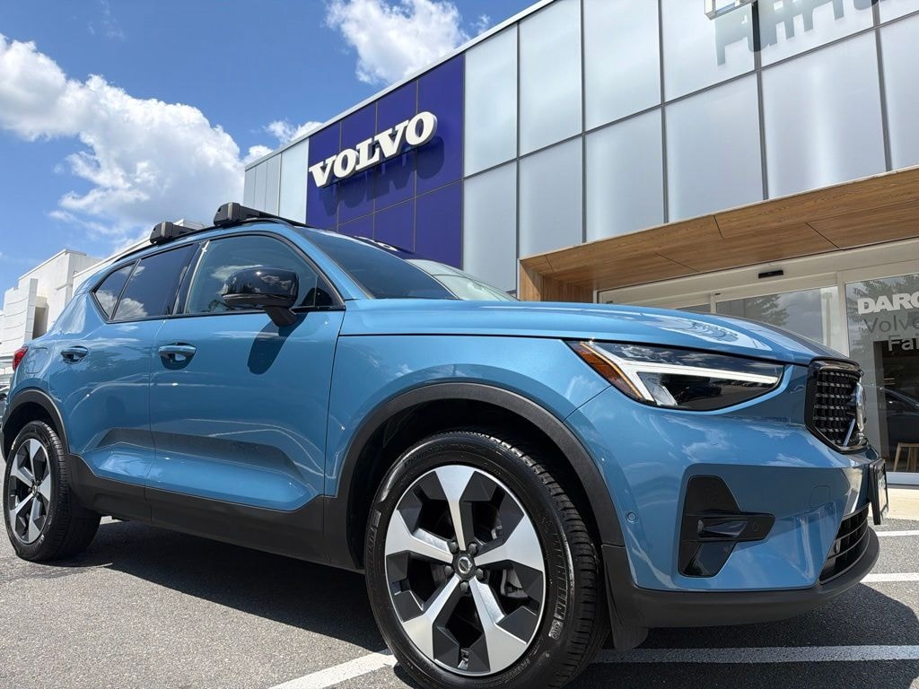 Certified 2025 Volvo XC40 B5 Plus Dark Theme SUV
