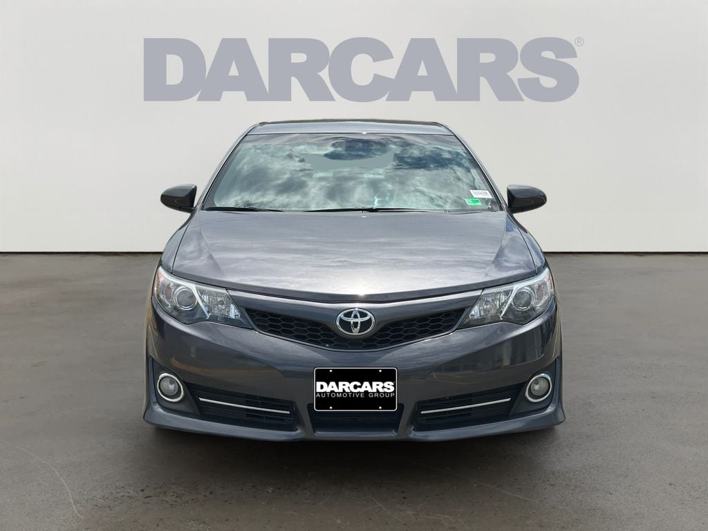 Used 2014 Toyota Camry SE Sedan