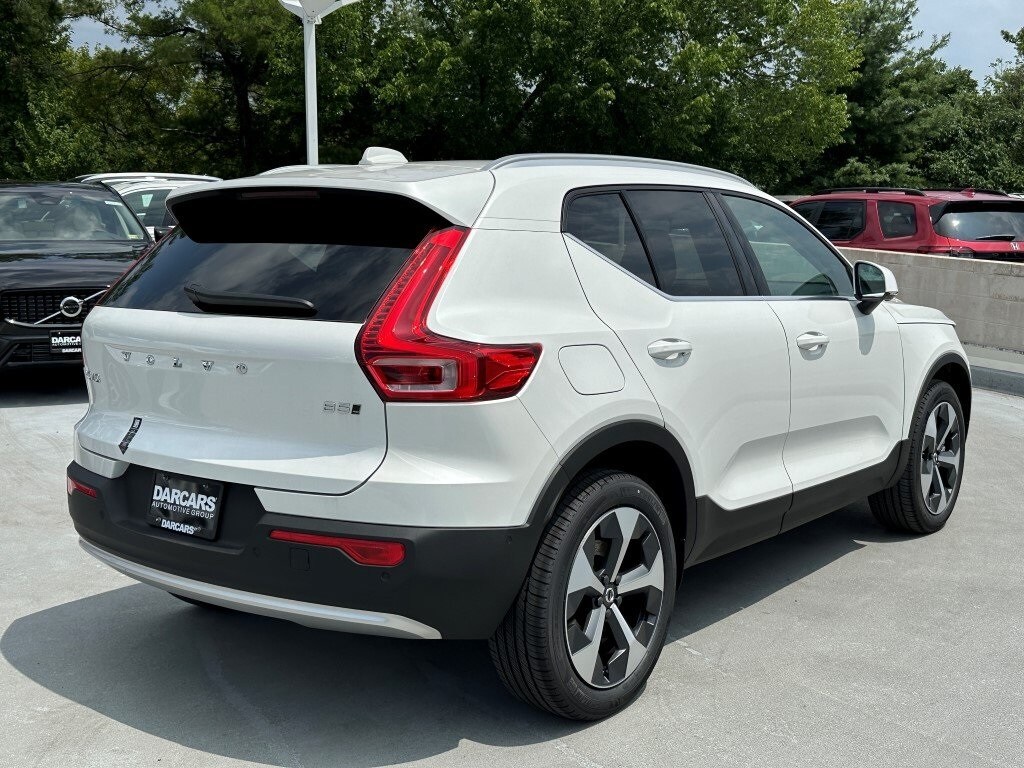 2025 Volvo XC40 Plus photo 3