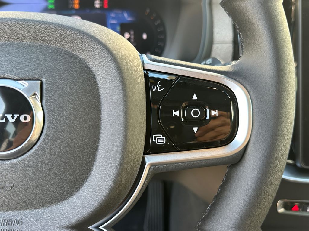 2026 Volvo XC90 Plus - Photo 17