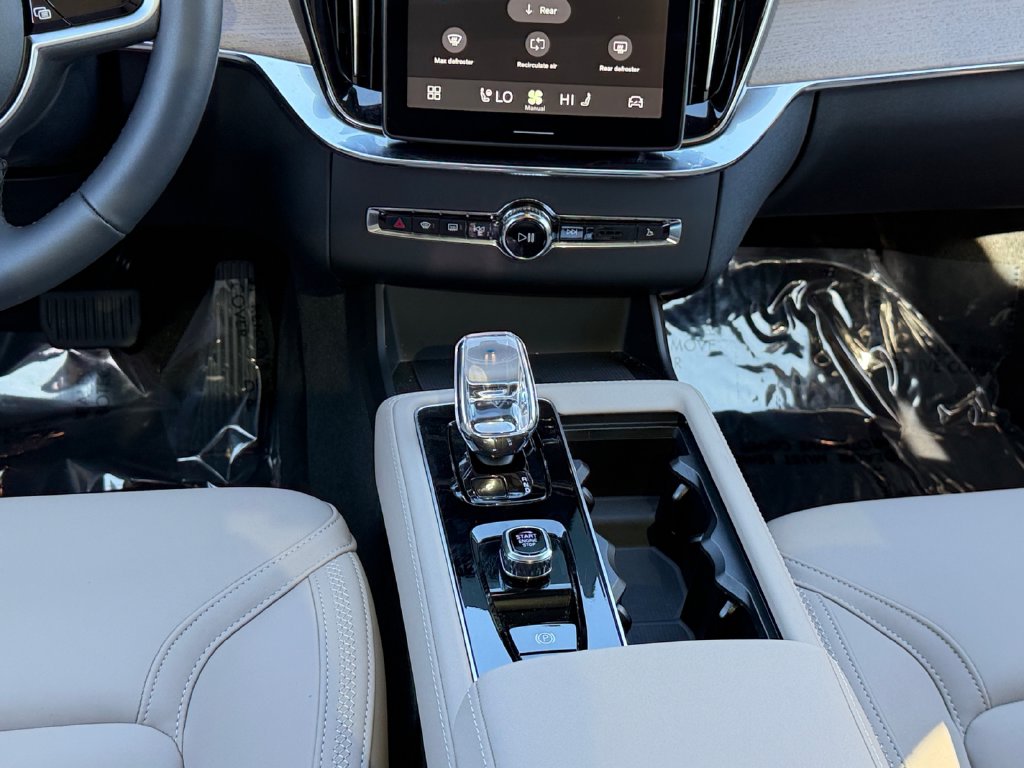 2026 Volvo XC90 Plus - Photo 14