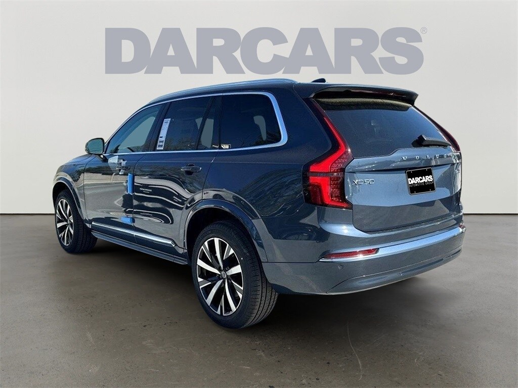 2025 Volvo XC90 Core photo 3