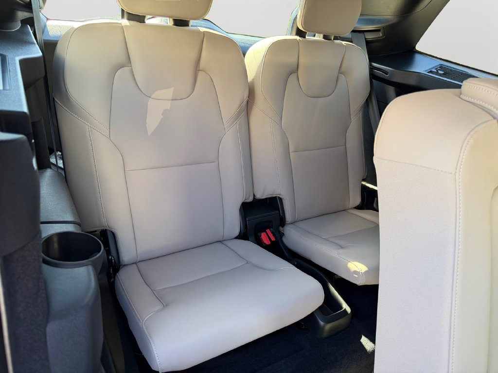 2026 Volvo XC90 Plus - Photo 10