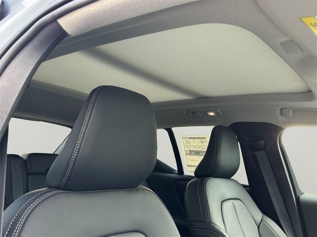 2026 Volvo XC40 Plus - Photo 13
