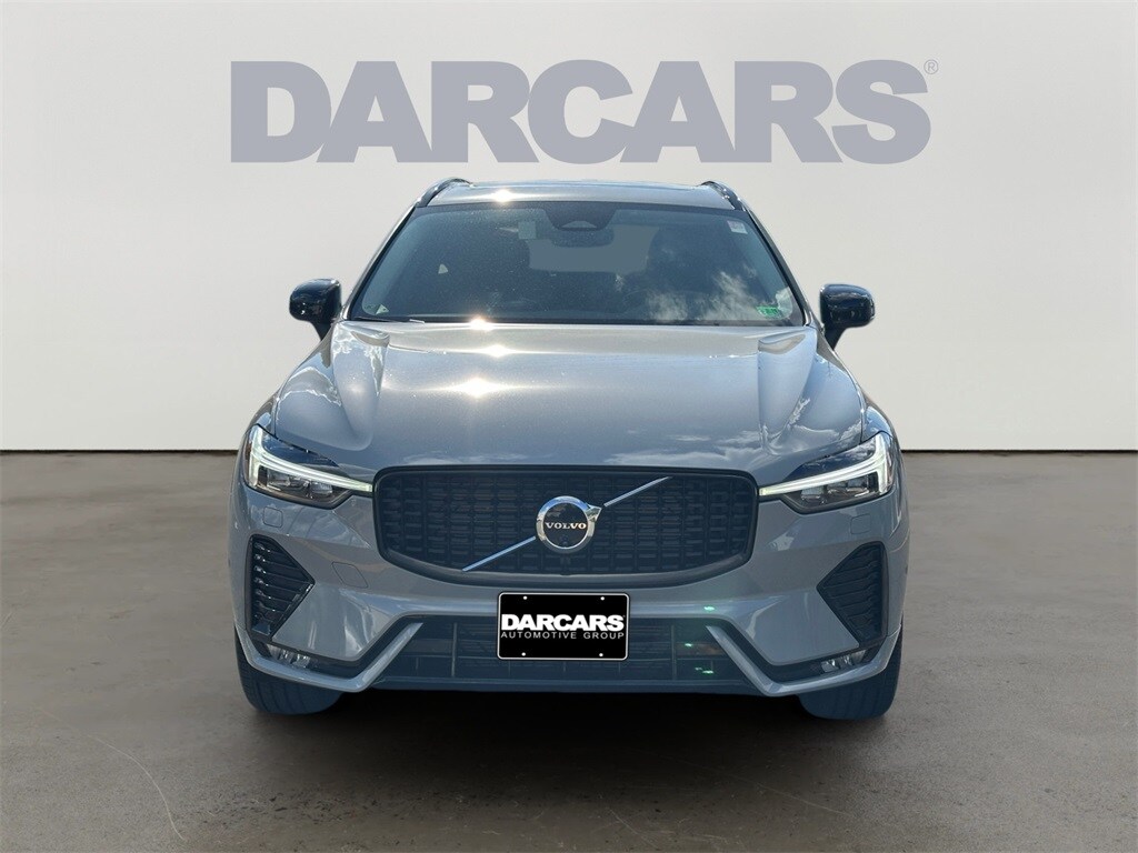 2025 Volvo XC60 B5 Plus photo 2