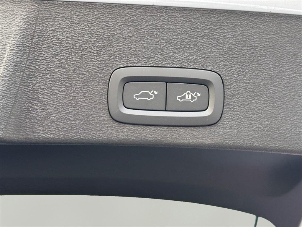2026 Volvo XC40 Plus - Photo 7
