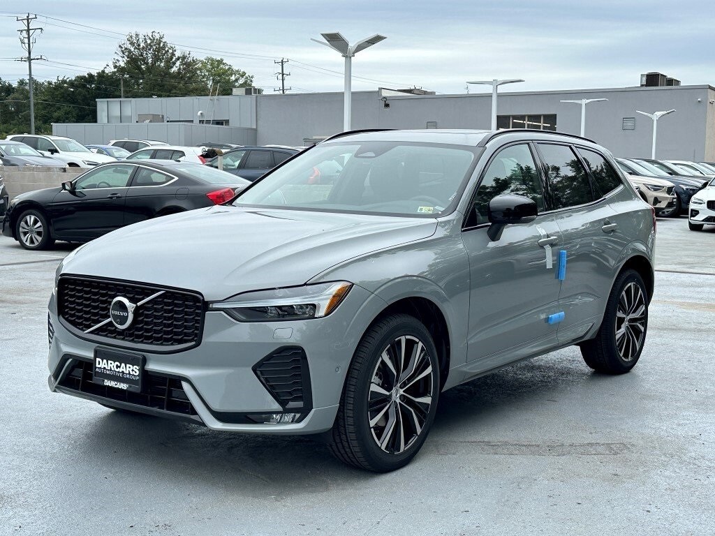 2025 Volvo XC60 B5 Plus photo 2