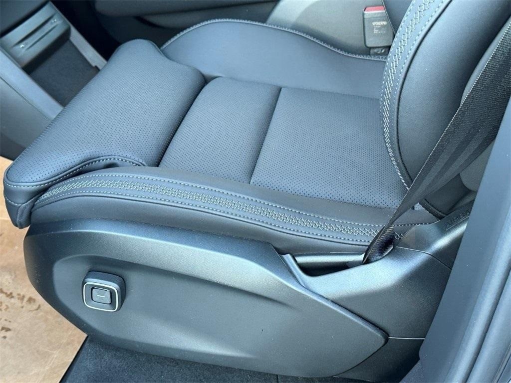2025 Volvo EX90 Ultra - Photo 18