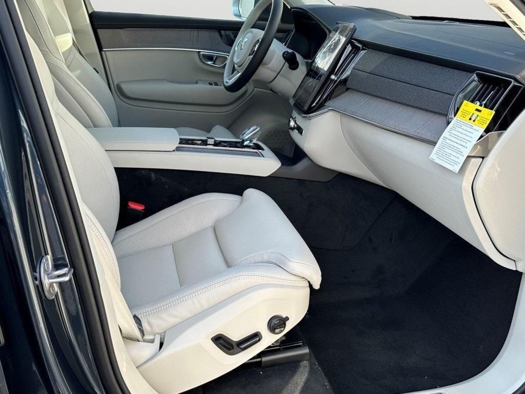 2026 Volvo XC90 Ultra - Photo 10