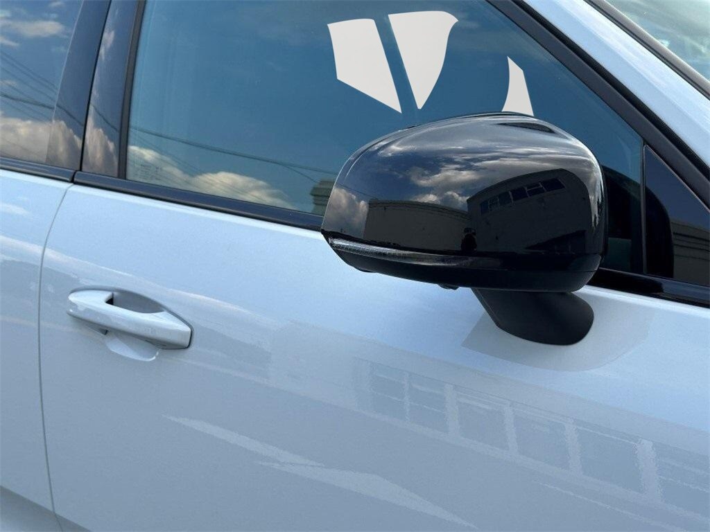 2026 Volvo XC40 Plus - Photo 9