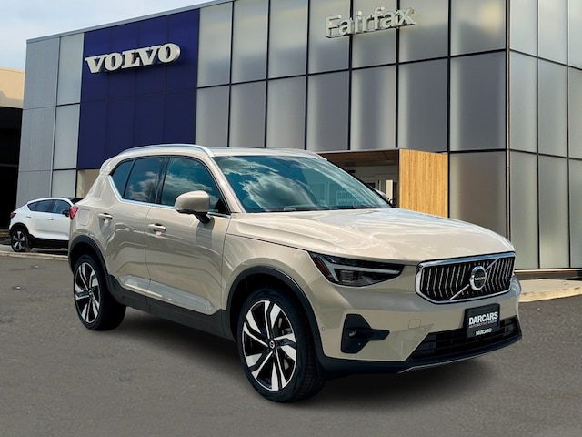 2025 Volvo XC40 B5 Ultra Bright Theme SUV