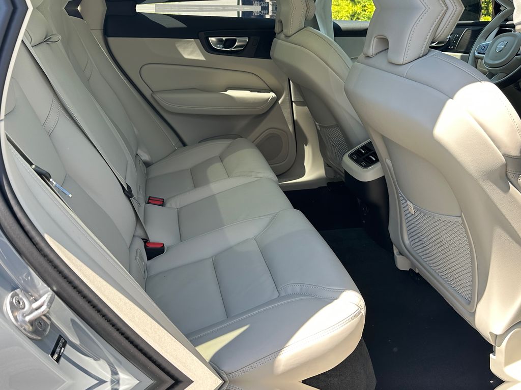 2026 Volvo XC60 Ultra - Photo 8